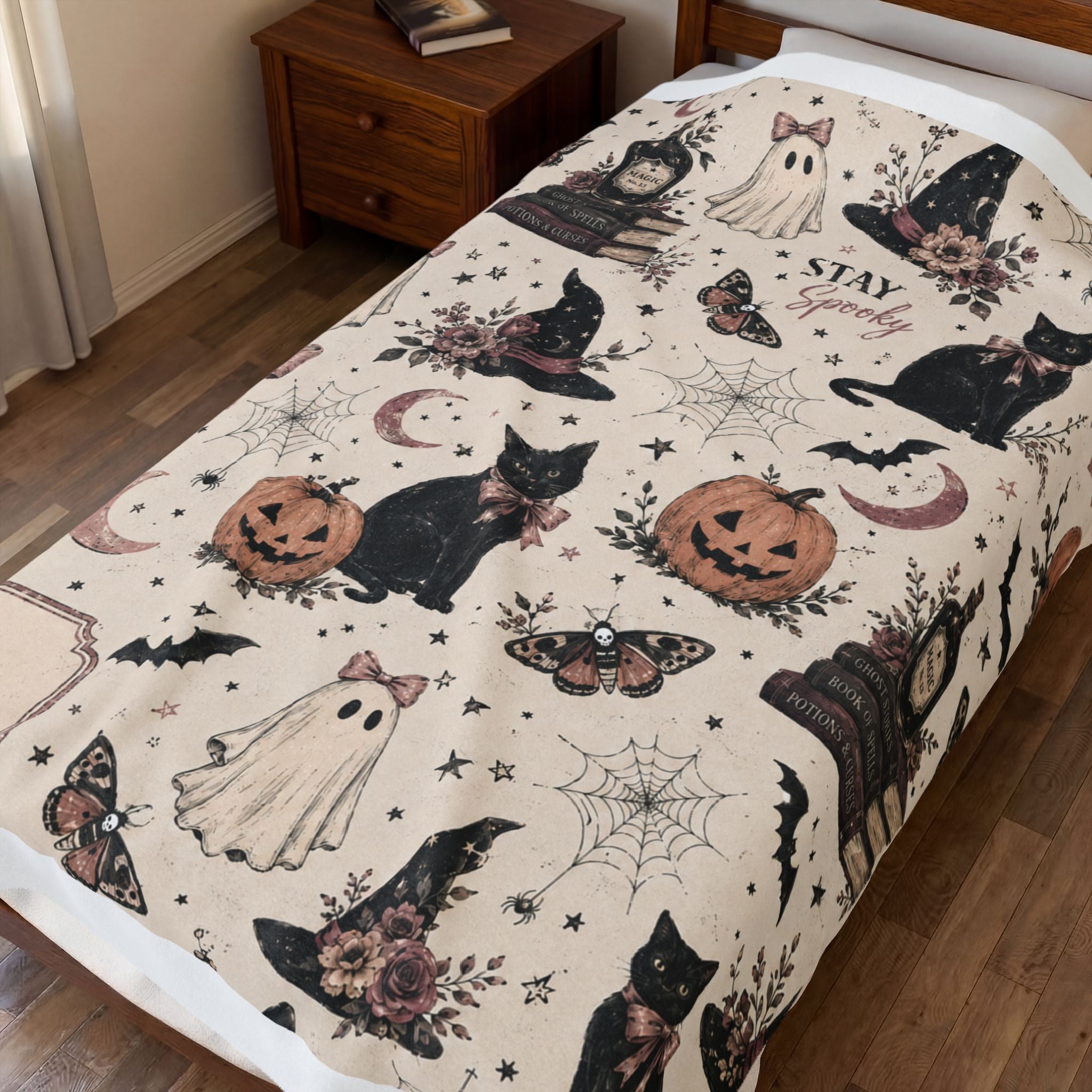Spooky Vintage Halloween Pattern Velveteen Plush Blanket